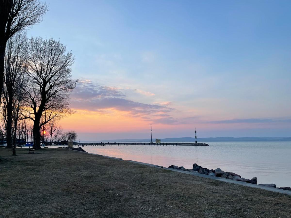 Tamas Apartman Balatonfoeldvar Sziveben- Egesz Evben Nyitva! Екстериор снимка